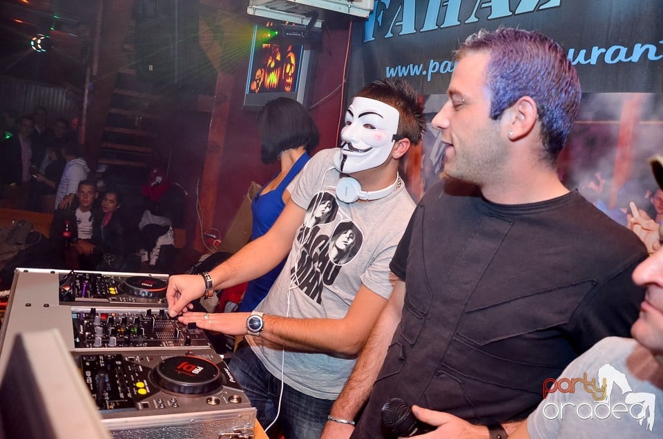 Halloween Party & Laser Show în Faház,
