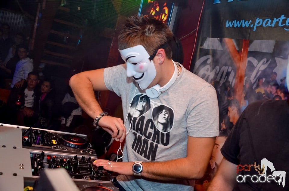 Halloween Party & Laser Show în Faház,