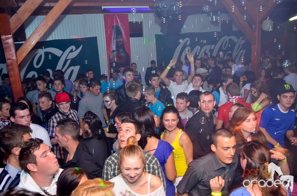 Halloween Party & Laser Show în Faház,