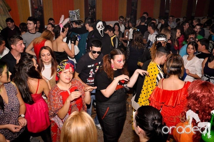 Halloween Party, Student's Place