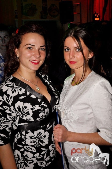 Halloween Party, Student's Place