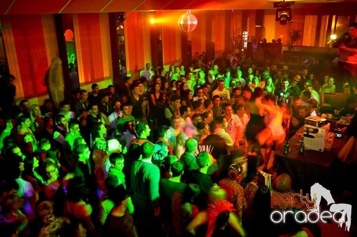 Halloween Party, Student's Place