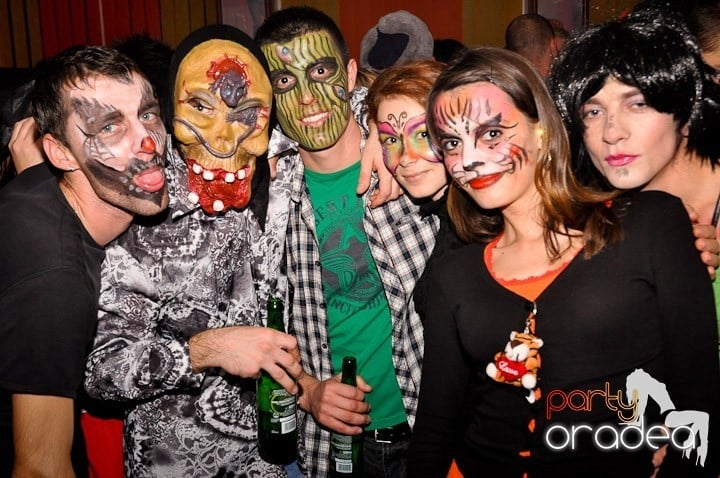 Halloween Party, Student's Place