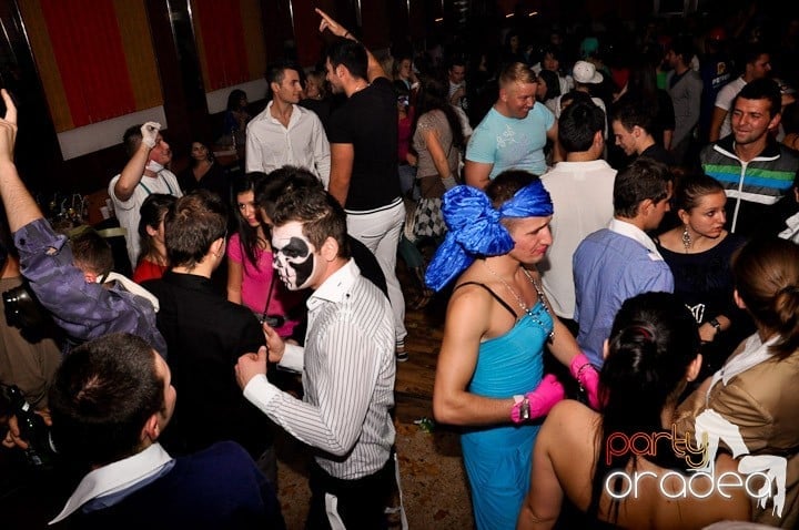 Halloween Party, Student's Place