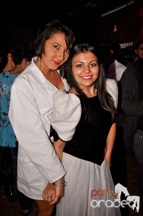 Halloween Party, Student's Place