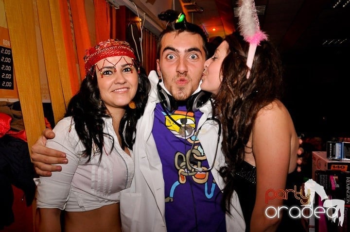Halloween Party, Student's Place