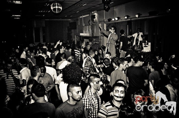 Halloween Party, Student's Place