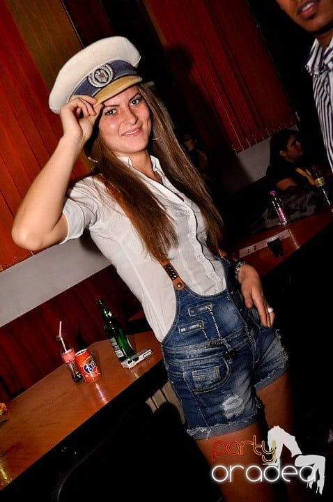 Halloween Party, Student's Place