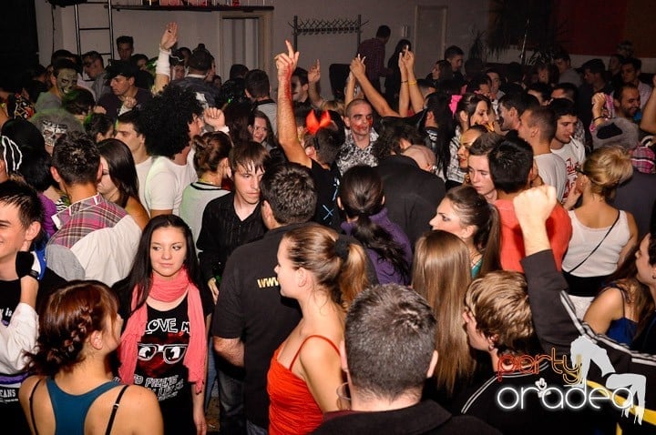 Halloween Party, Student's Place