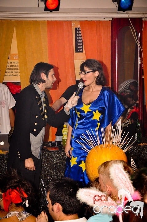 Halloween Party, Student's Place