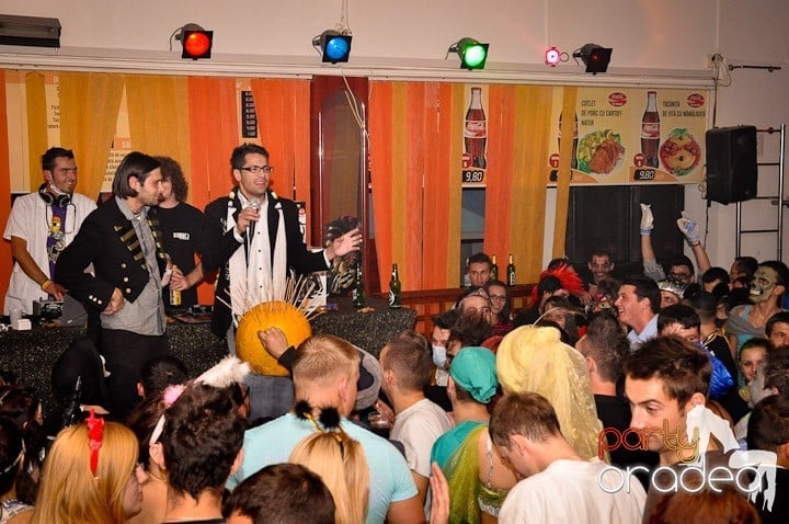 Halloween Party, Student's Place