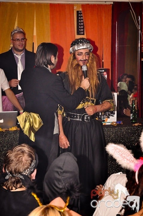 Halloween Party, Student's Place