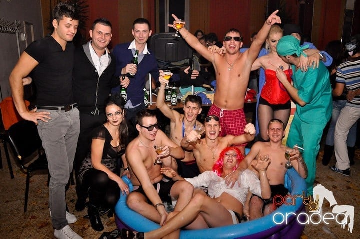 Halloween Party, Student's Place