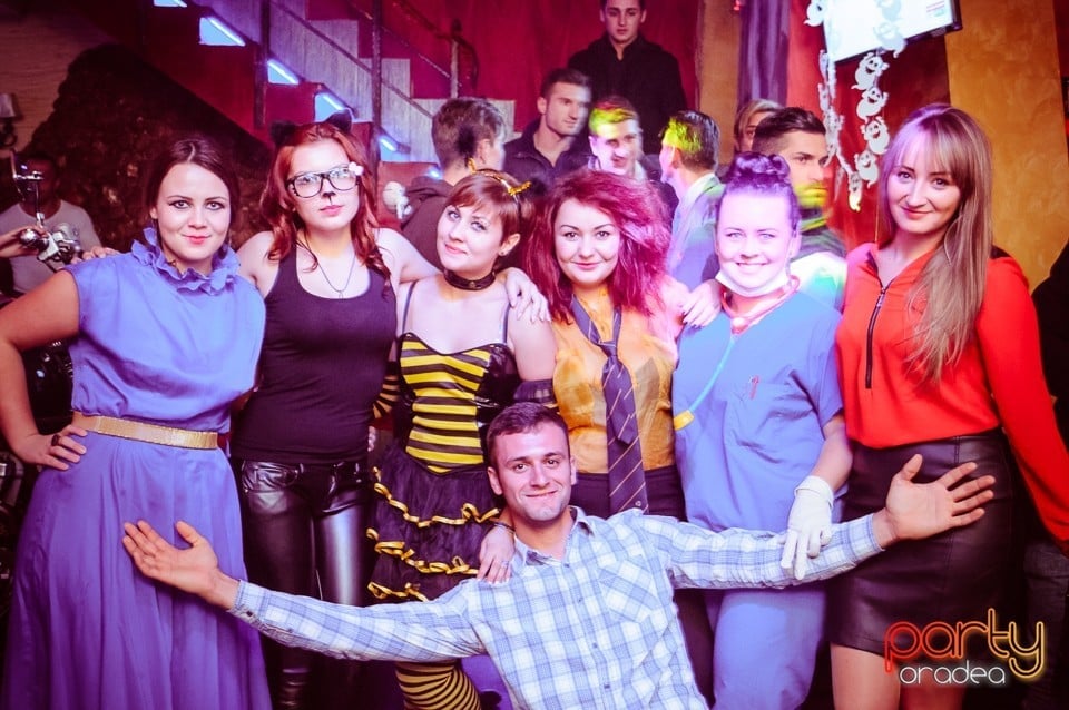Halloween Party în Downtown Paparazzi, Downtown Paparazzi