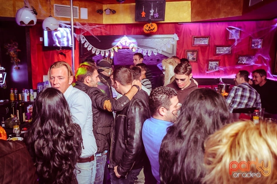 Halloween Party în Downtown Paparazzi, Downtown Paparazzi