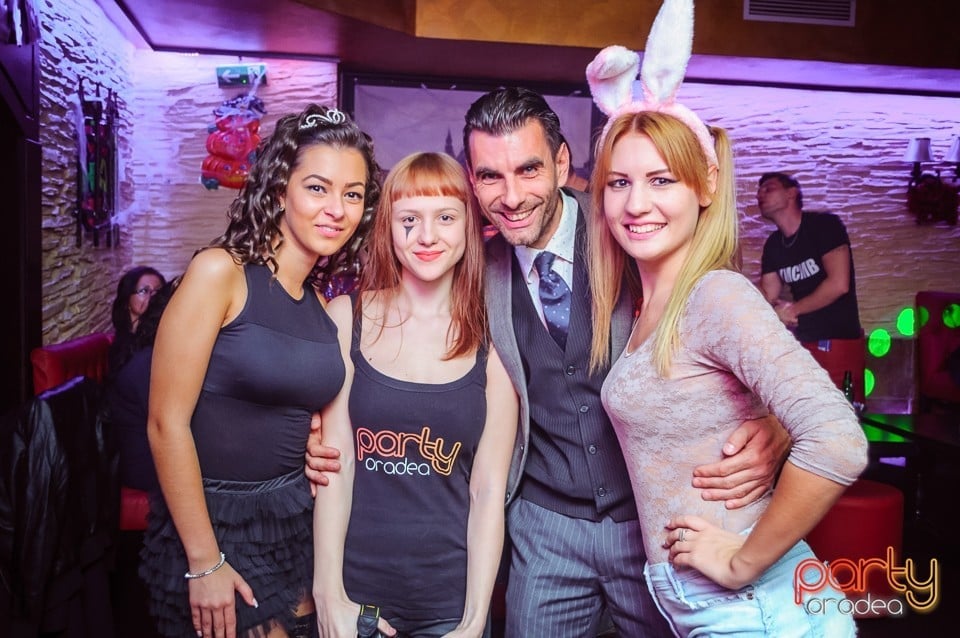 Halloween Party în Downtown Paparazzi, Downtown Paparazzi