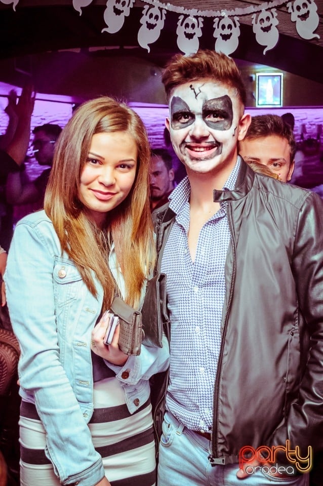 Halloween Party în Downtown Paparazzi, Downtown Paparazzi
