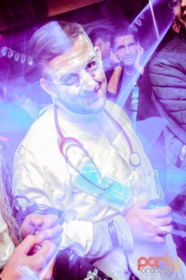 Halloween Party în Downtown Paparazzi, Downtown Paparazzi