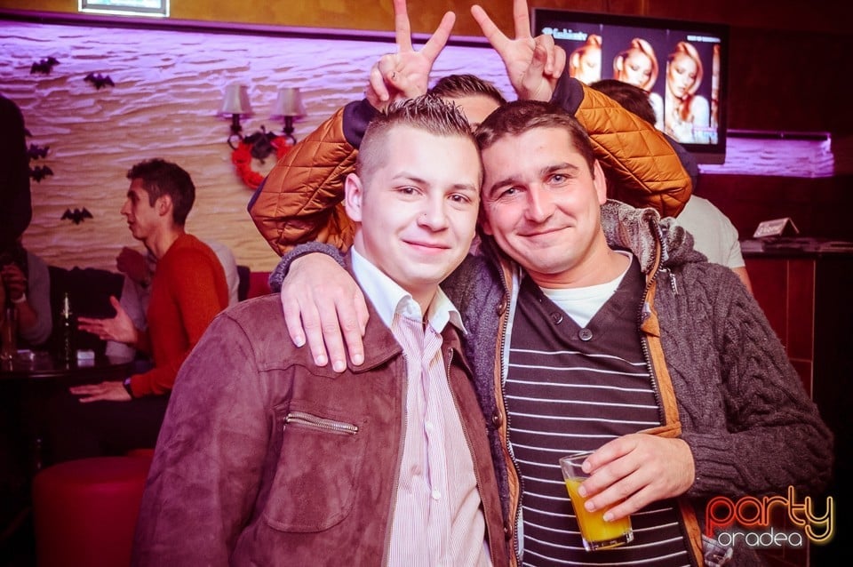 Halloween Party în Downtown Paparazzi, Downtown Paparazzi