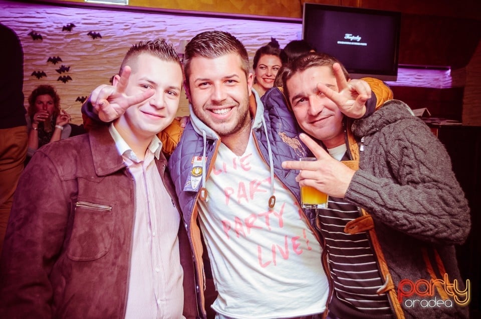 Halloween Party în Downtown Paparazzi, Downtown Paparazzi
