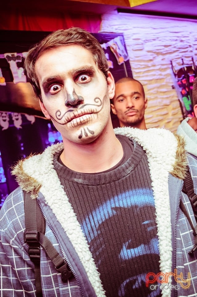 Halloween Party în Downtown Paparazzi, Downtown Paparazzi