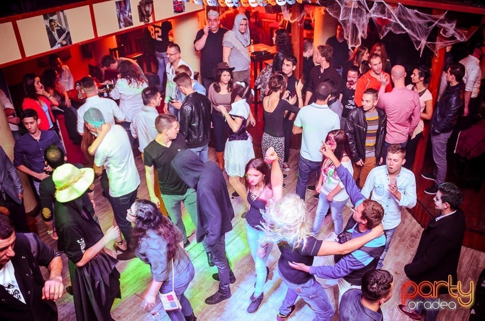 Halloween Party în Window Pub,