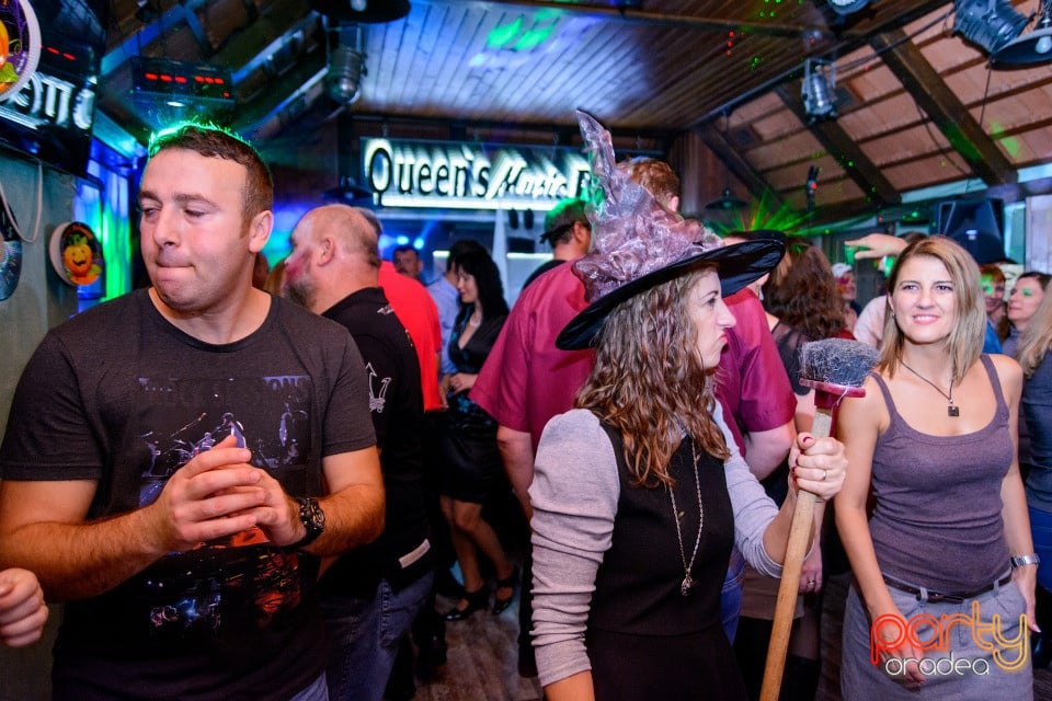 Halloween Retro Party, Queen's Music Pub