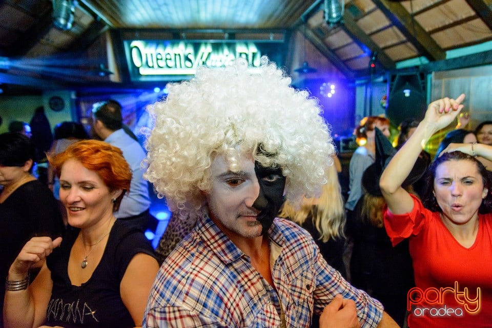 Halloween Retro Party, Queen's Music Pub