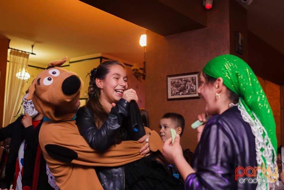 Halloweenul copiilor, Restaurant Retro
