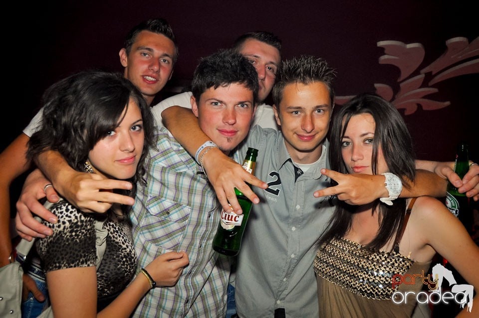 Happy Minute Party în Club Atti's,