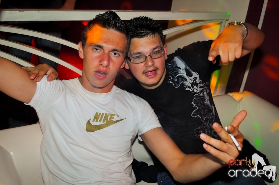 Happy Minute Party în Club Atti's,