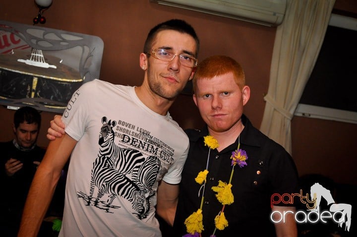 Hawaii Party continuă, 