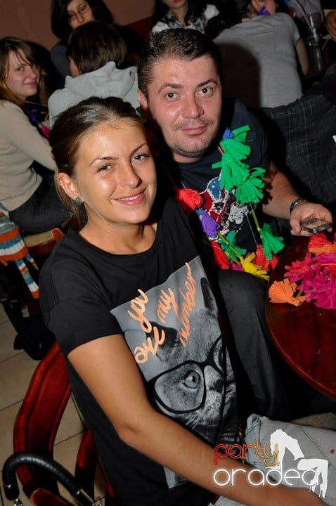 Hawaii Party continuă, 