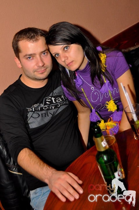 Hawaii Party continuă, 