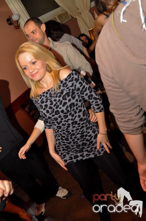 Hawaii Party continuă, 