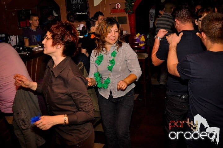 Hawaii Party continuă, 