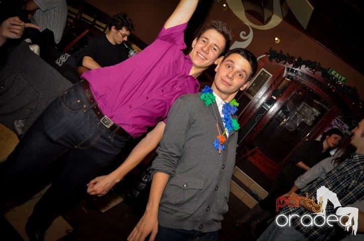 Hawaii Party continuă, 