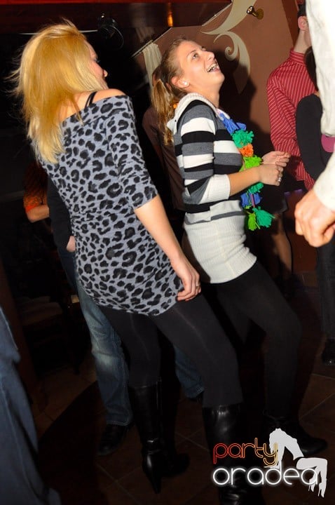 Hawaii Party continuă, 