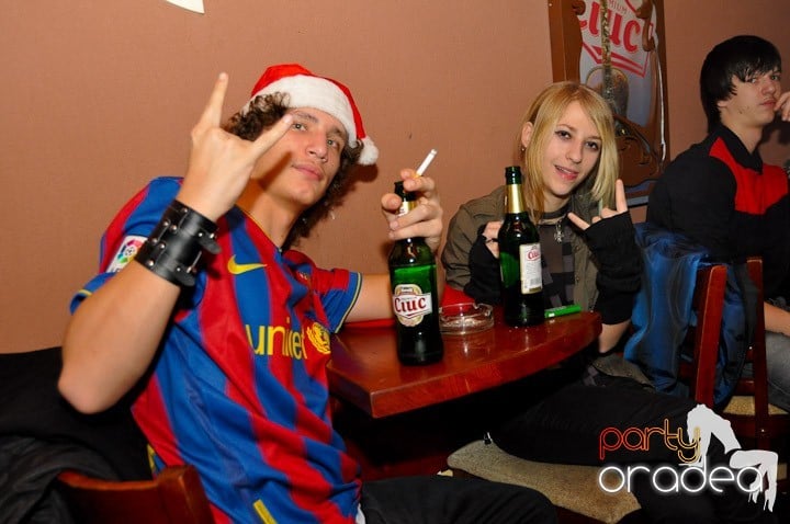 Hawaii Party continuă, 