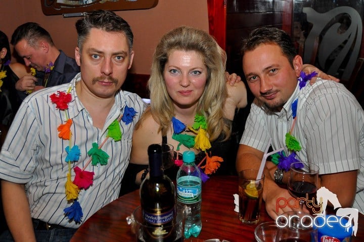 Hawaii Party continuă, 