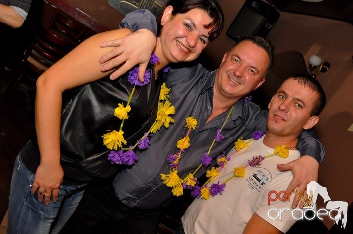 Hawaii Party continuă, 