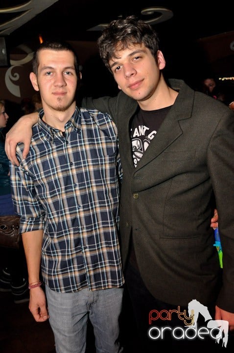 Hawaii Party continuă, 