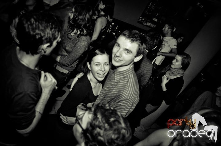 Hawaii Party continuă, 