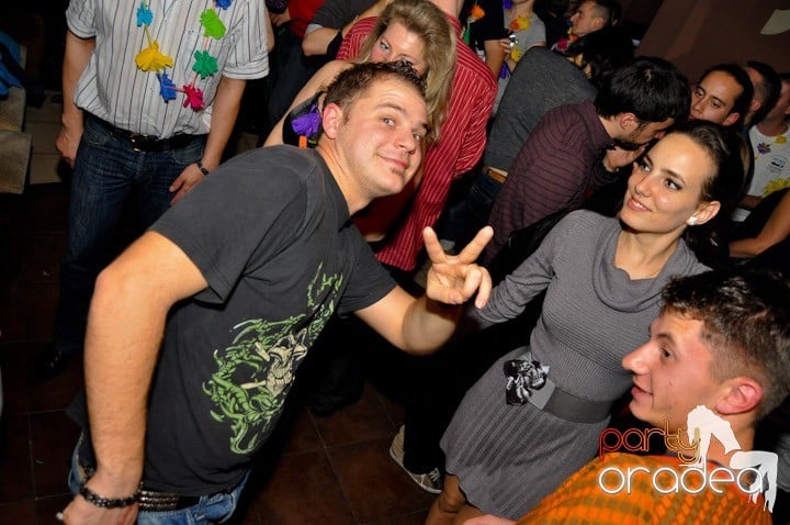 Hawaii Party continuă, 