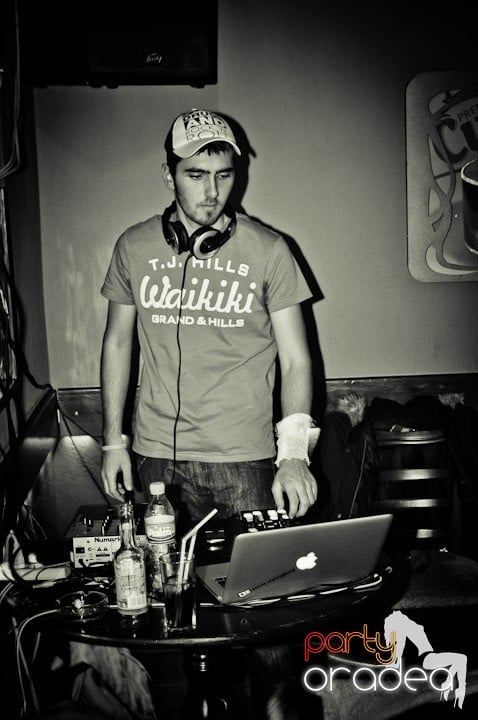 Hawaii Party continuă, 