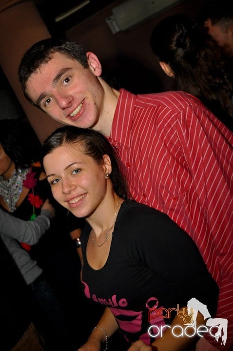 Hawaii Party continuă, 