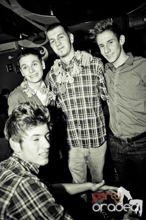 Hawaii Party continuă, 