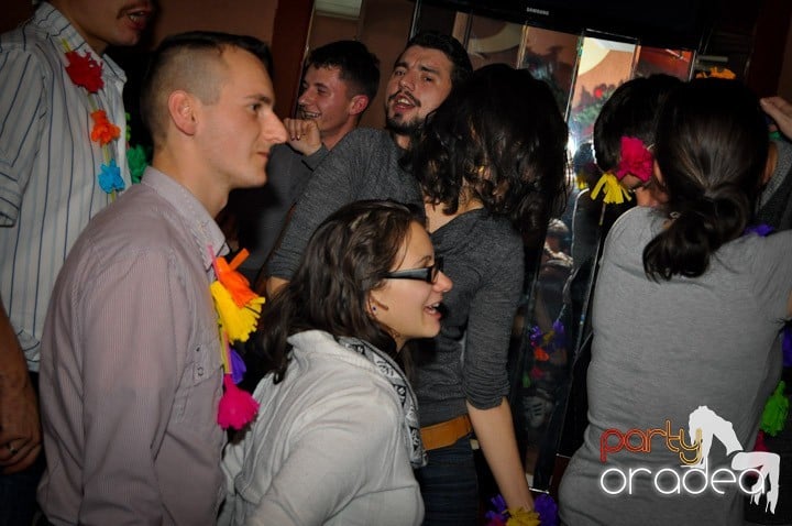 Hawaii Party continuă, 