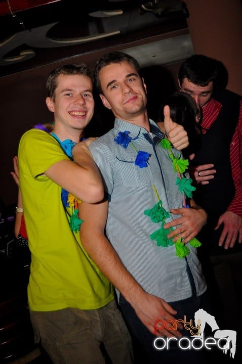 Hawaii Party continuă, 