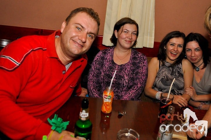 Hawaii Party continuă, 